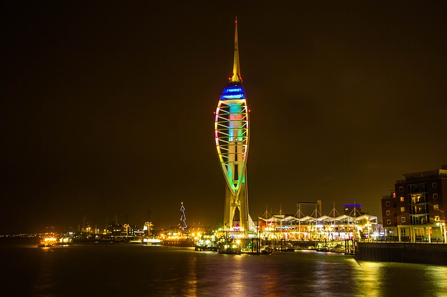 Portsmouth éjszakai fényei