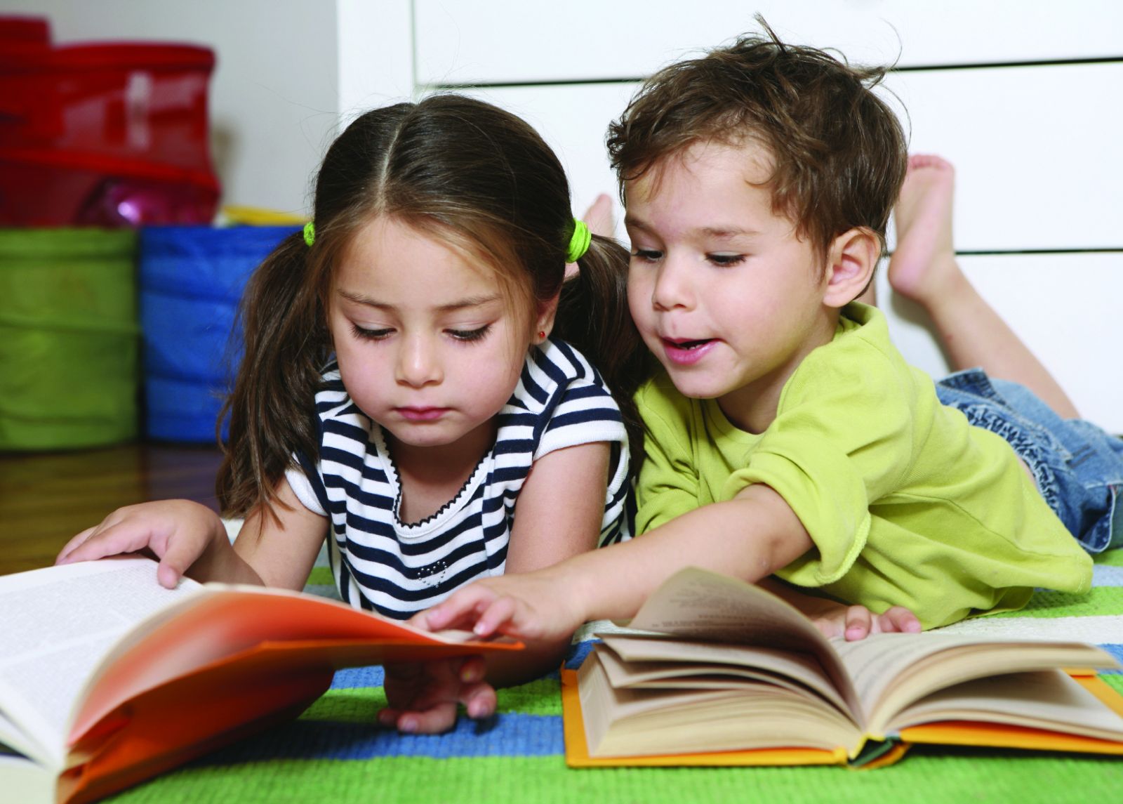 Az ismeretterjesztő könyvek pozitívan hozzájárulnak a gyermekek fejlődéséhez.